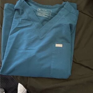 XL men’s scrub top